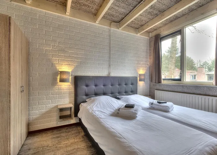 Roompot De Weerterbergen منتزه العطل 3*